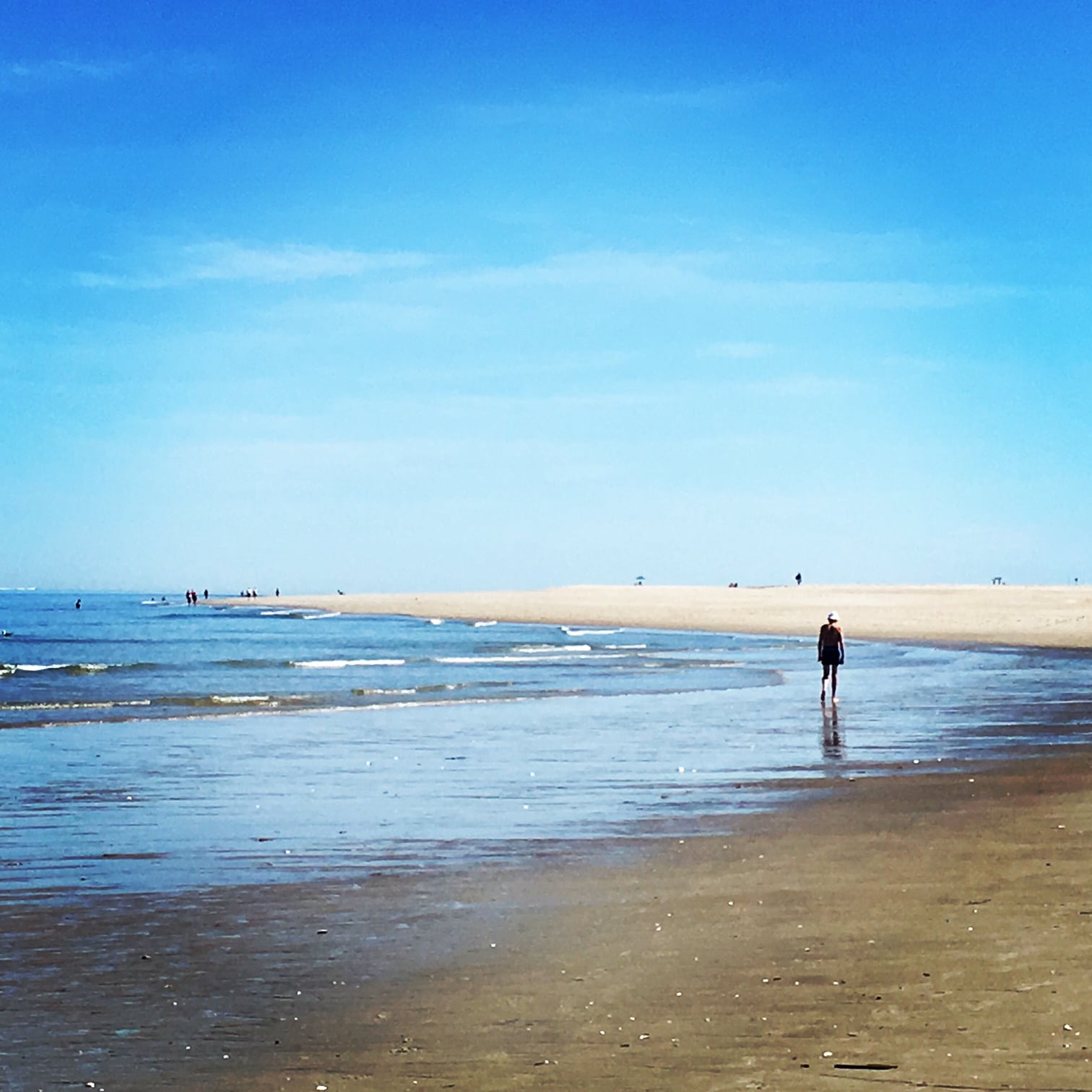 Keep following the marker numbers down. At the intersection of 15 and 27, go right to access Crane Beach. Once at the beach, go left and walk along the water to get back to the parking area.