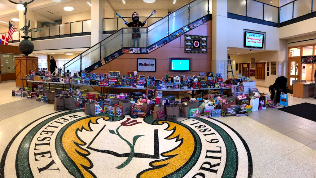 Wellesley High School, Toys for Tots