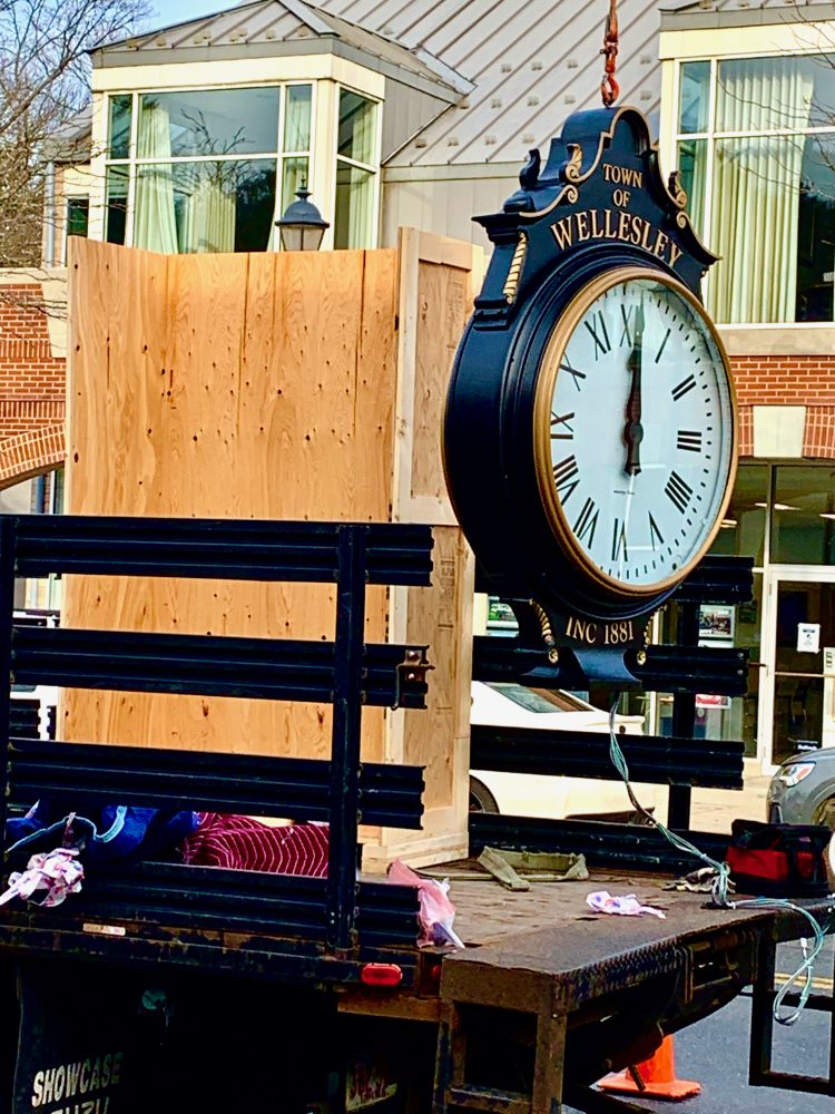 Wellesley Square clock