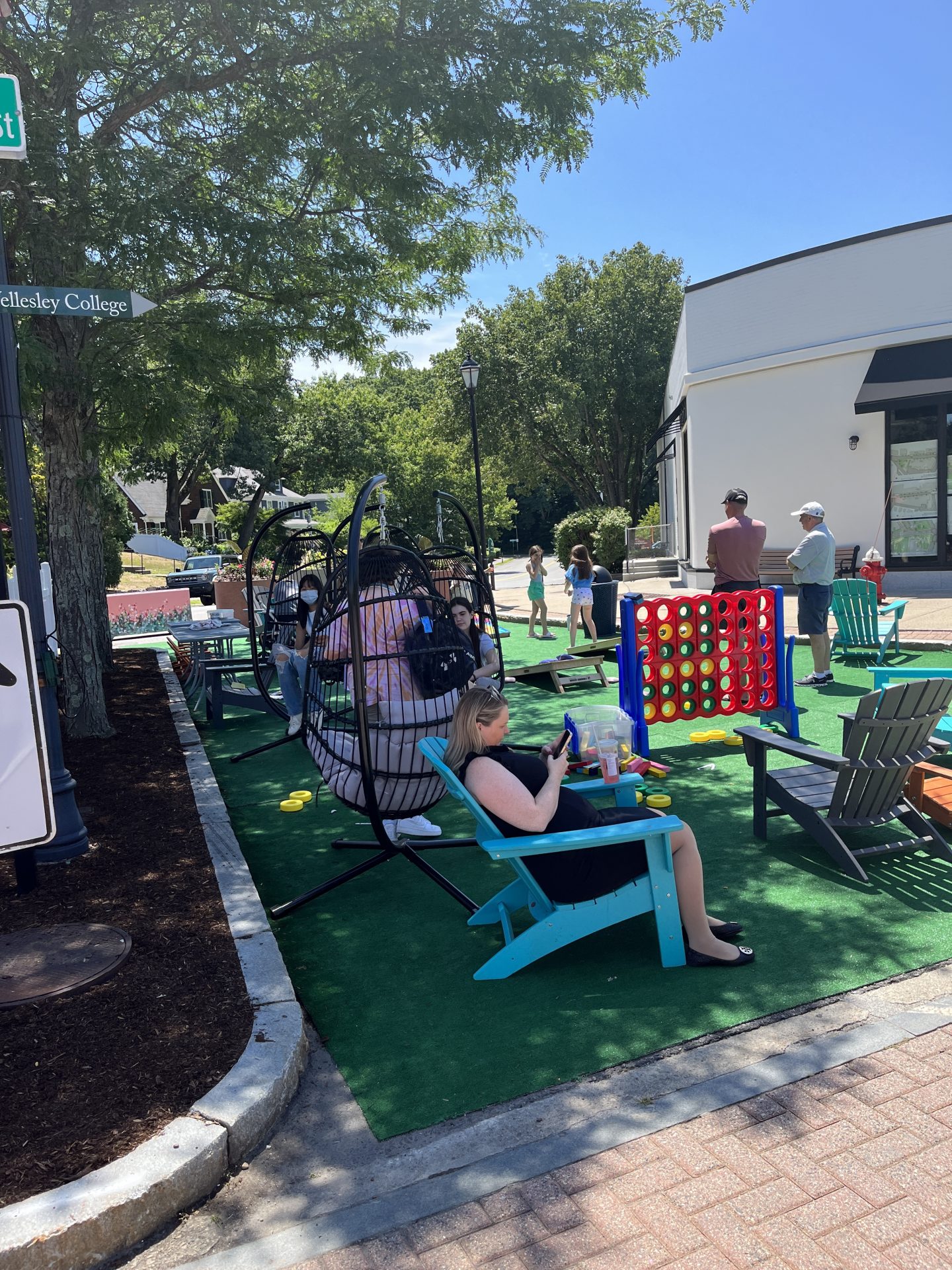 wellesley square parklet