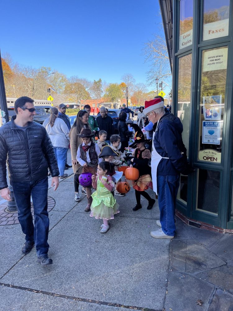 wellesley hills halloween stroll