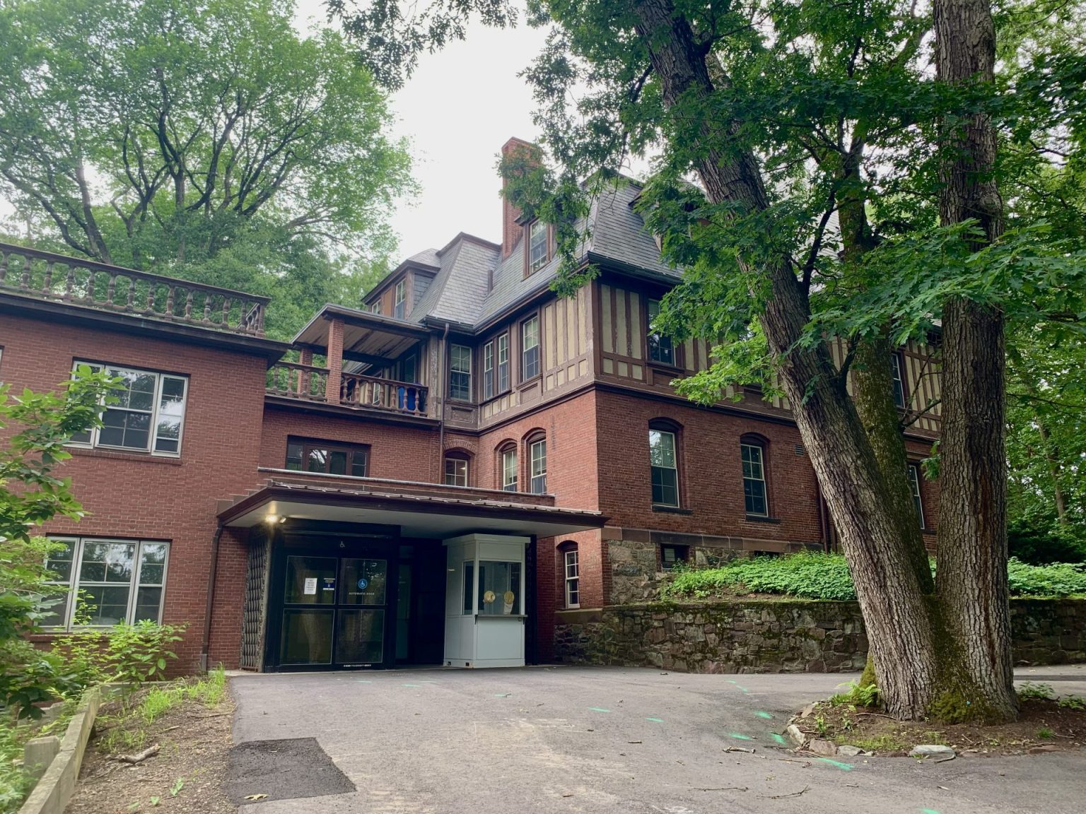 A Wellesley building is actually getting... smaller The Swellesley Report