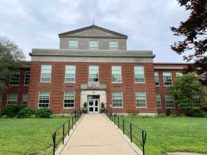Wellesley Middle School, Kingsbury St.