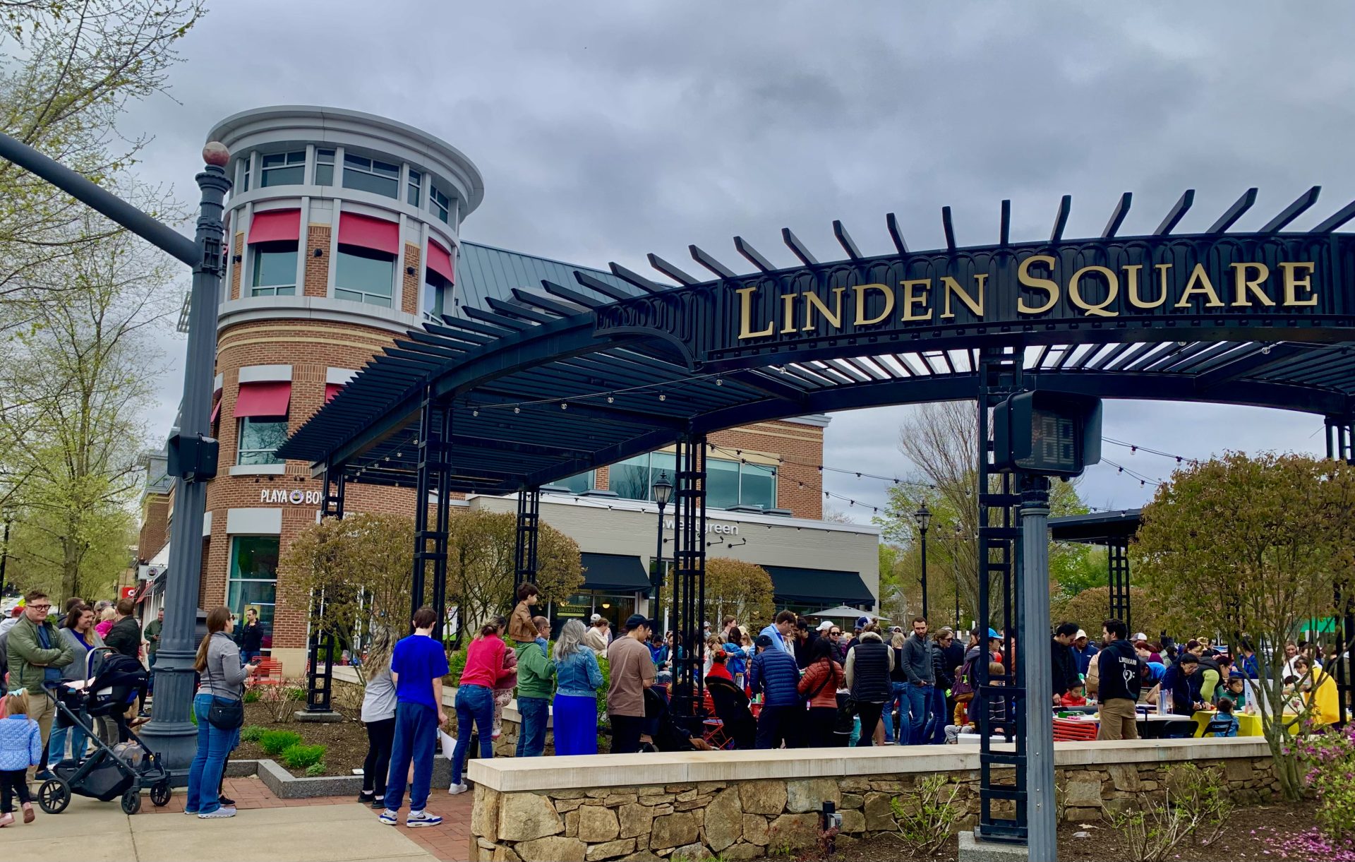 Linden Square, Wellesley
