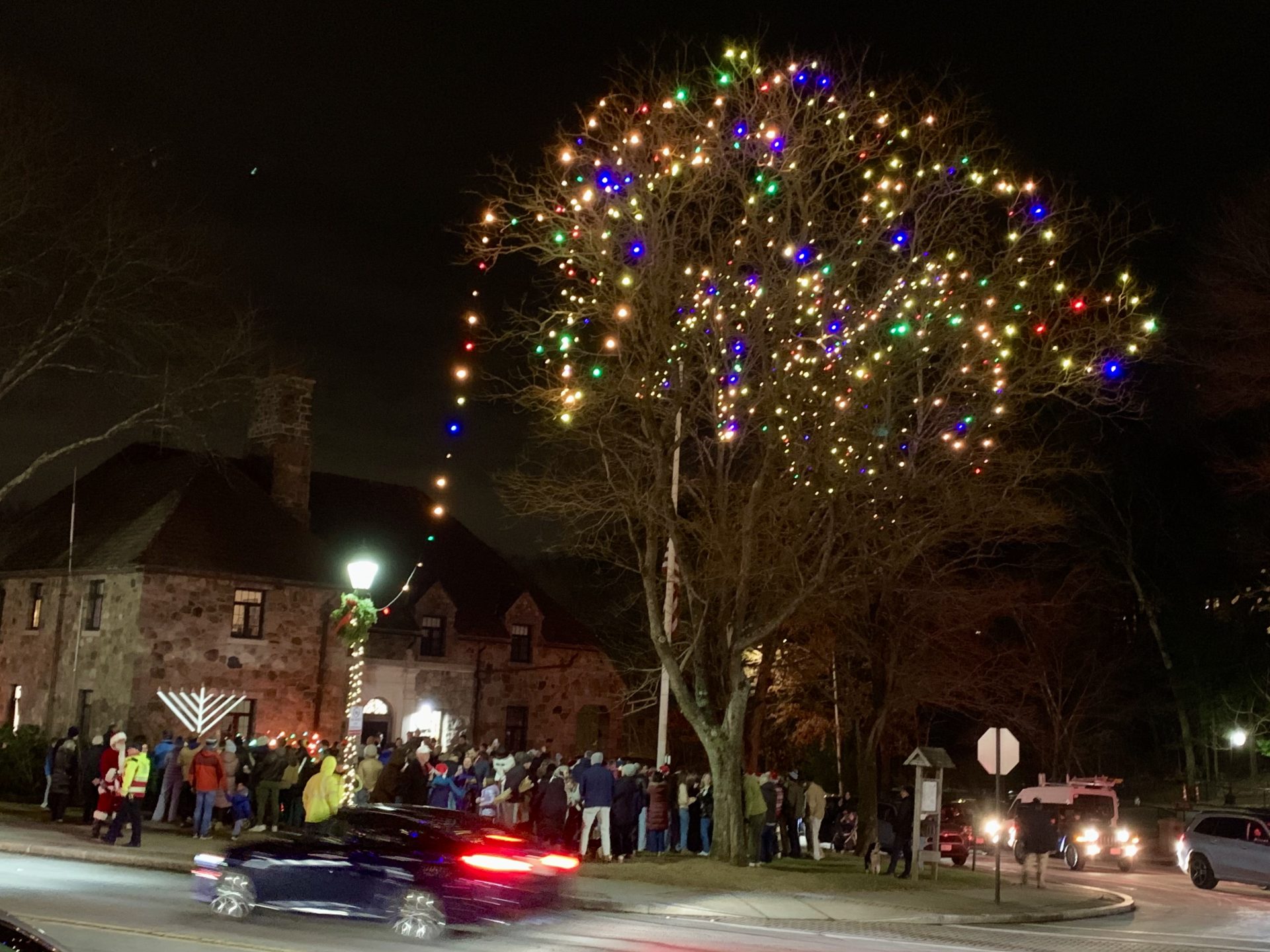 Holiday Stroll, tree lighting, Wellesley