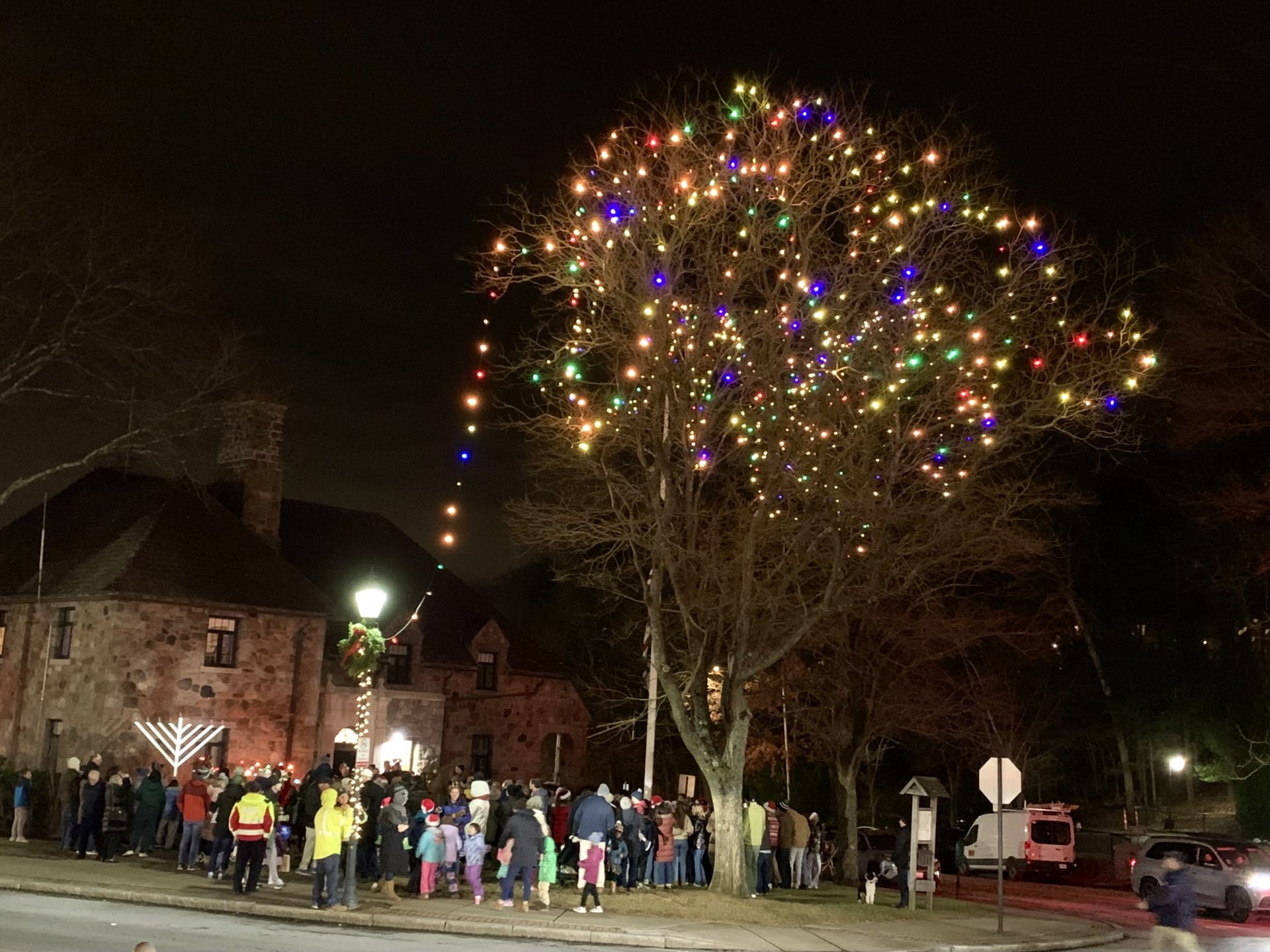 Holiday Stroll, tree lighting, Wellesley