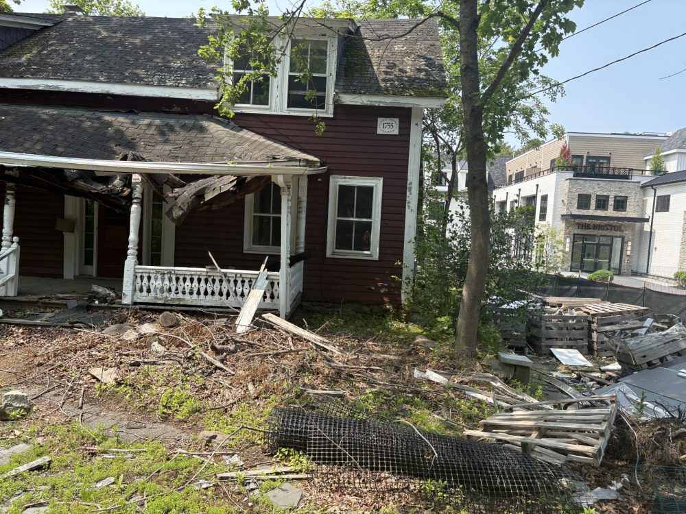 140 Weston Rd