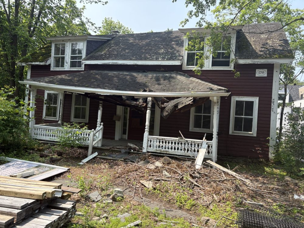 140 Weston Rd