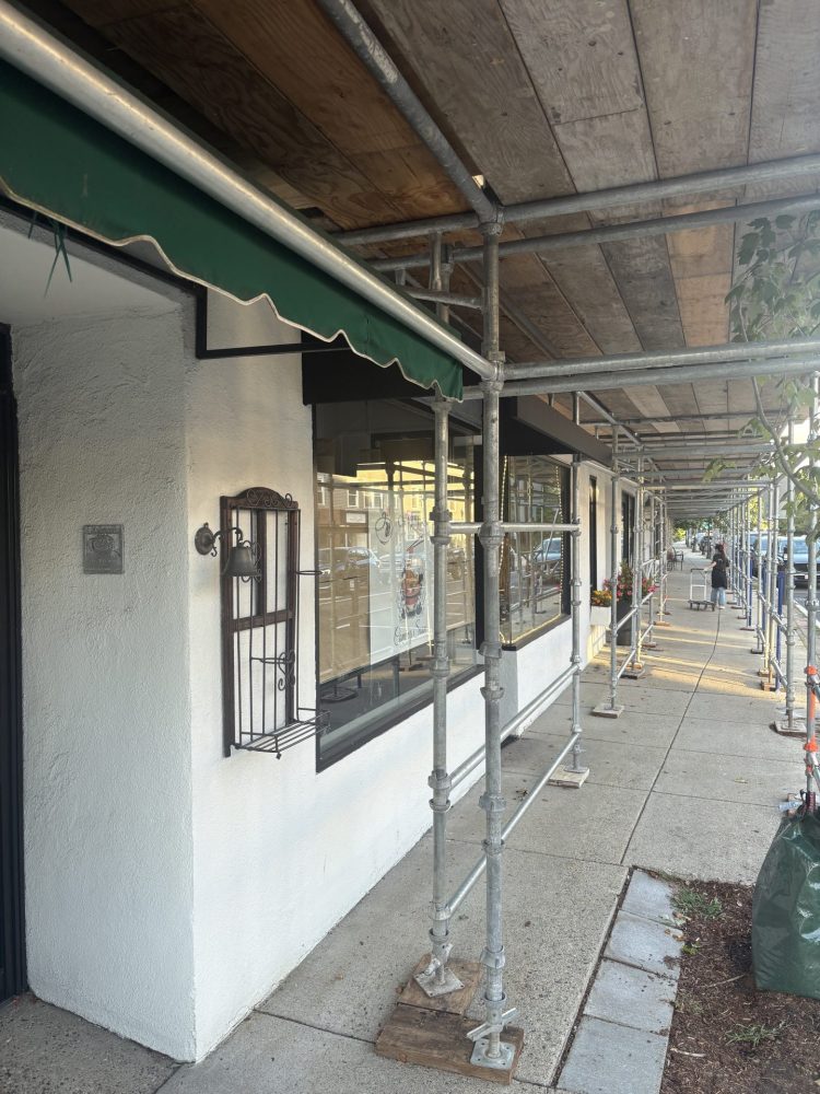 scaffolding washington st near cafe mangal