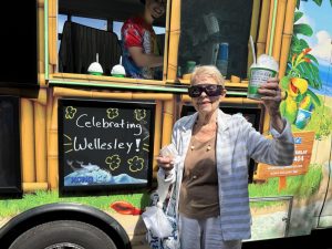 Wellesley seniors at Kona Ice truck at Tolles Parsons Center
