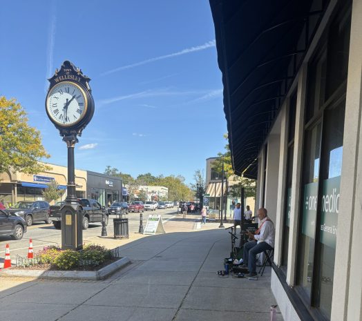 Wellesley Square clock and singer