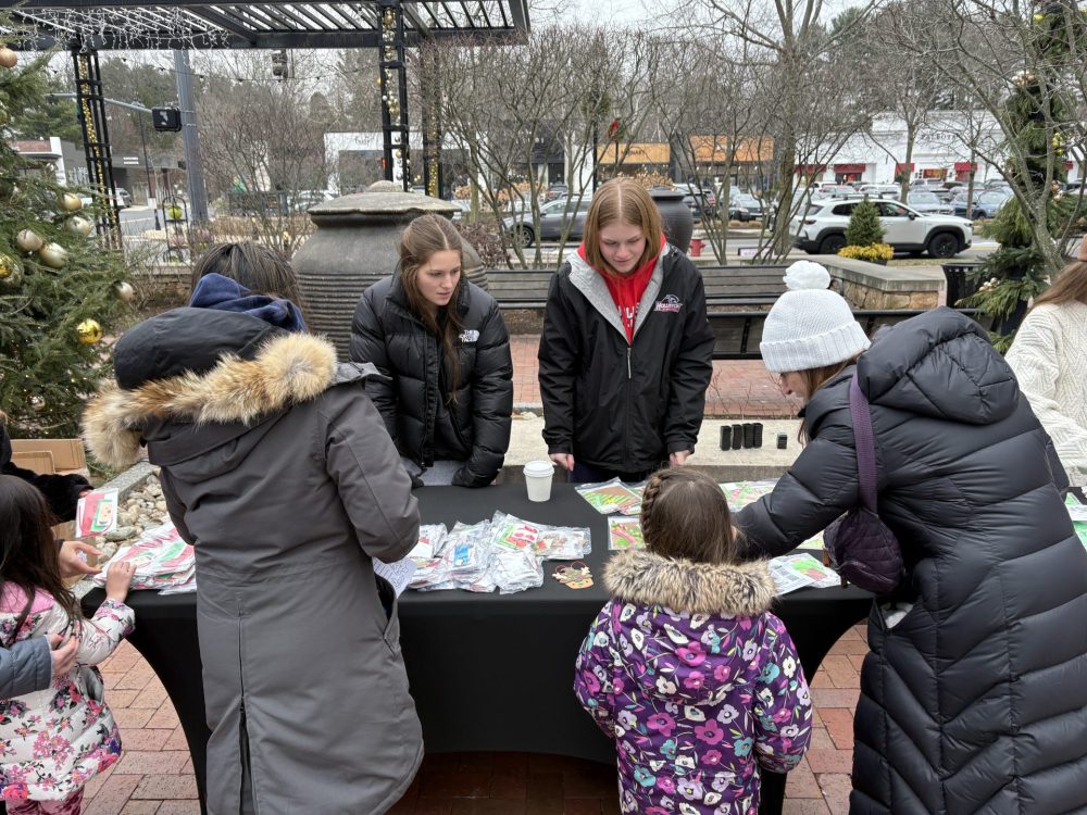 Linden Square Holiday Stroll 