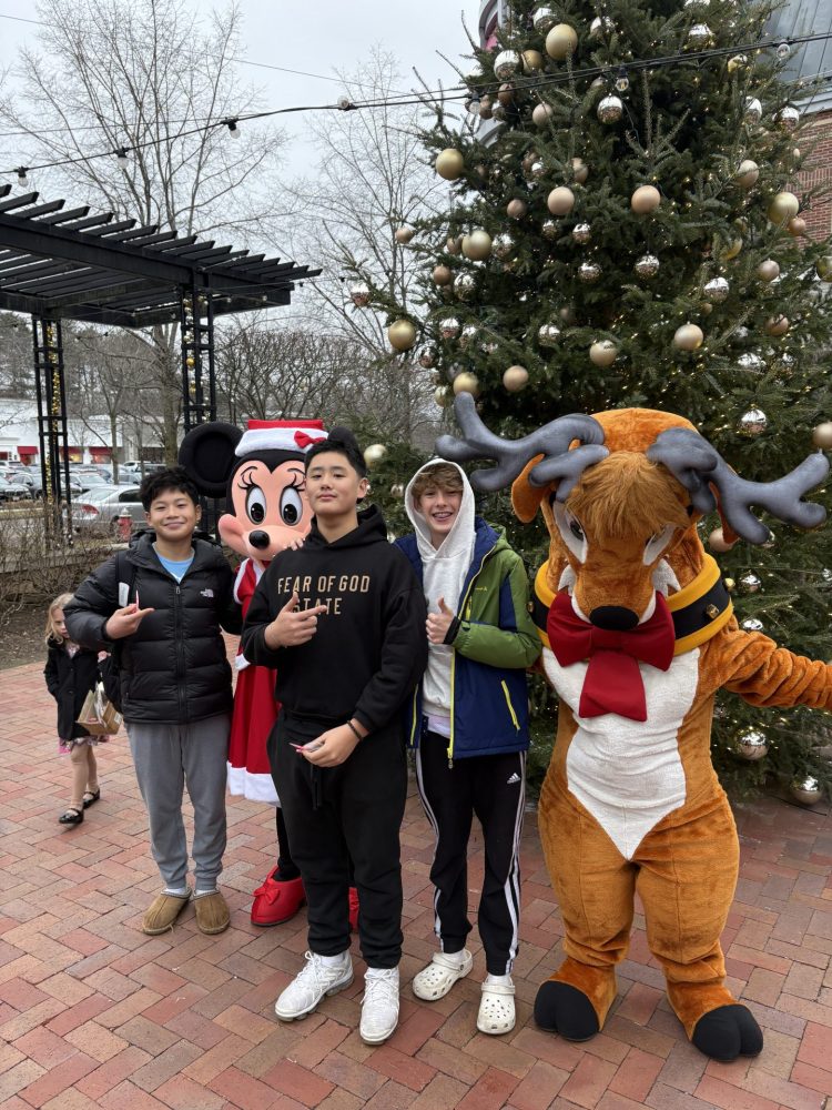 Linden Square Holiday Stroll characters