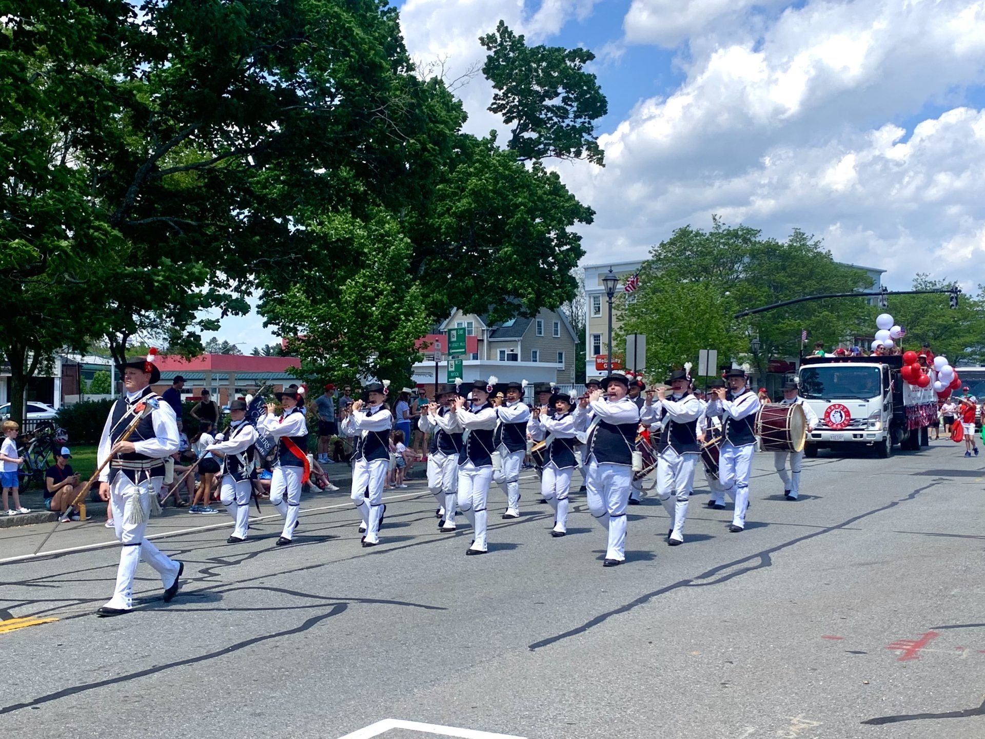 Fife and drum corp, Wellesley, parade